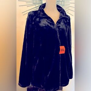 NWT 32 degrees Heat black coat very soft, 2 pockets on the side front & zipper